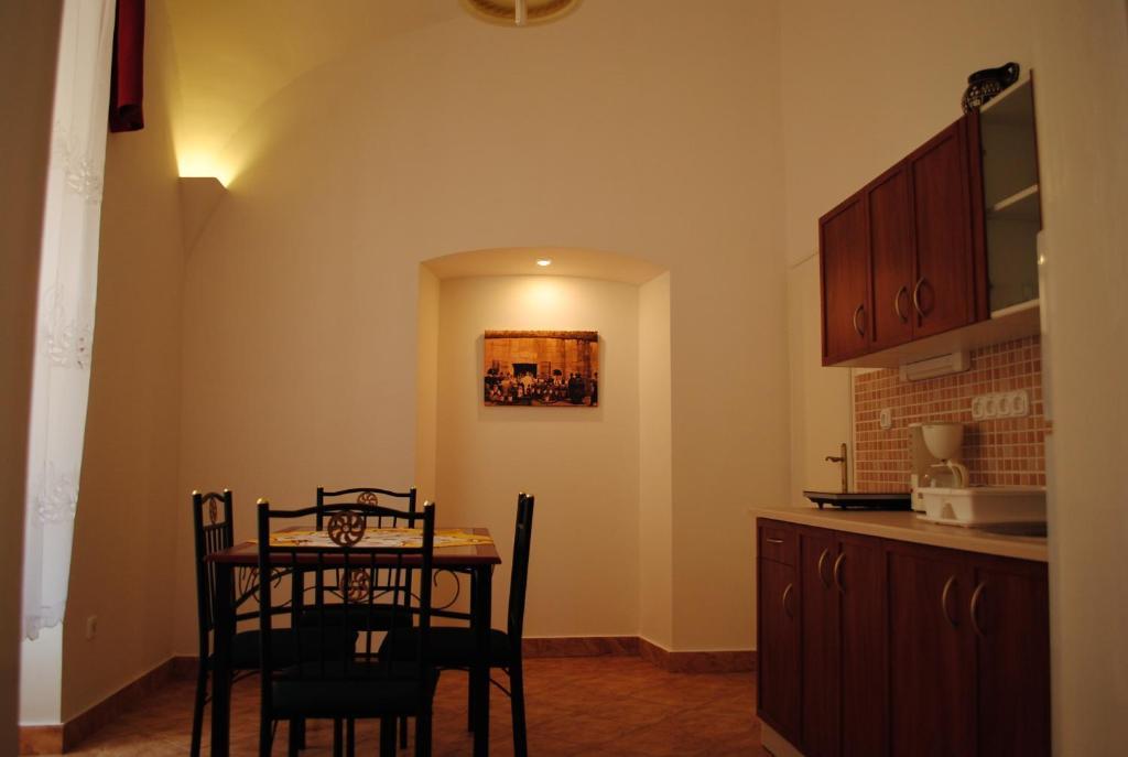 Dobo Teri Apartman Eger Rom bilde